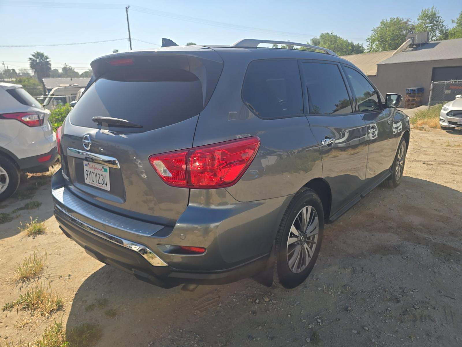 2020 Nissan Pathfinder S FWD