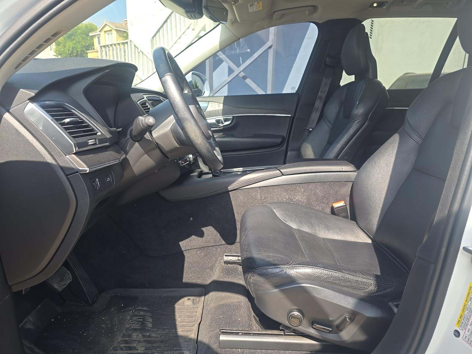 2020 Volvo XC90 T6 Momentum AWD
