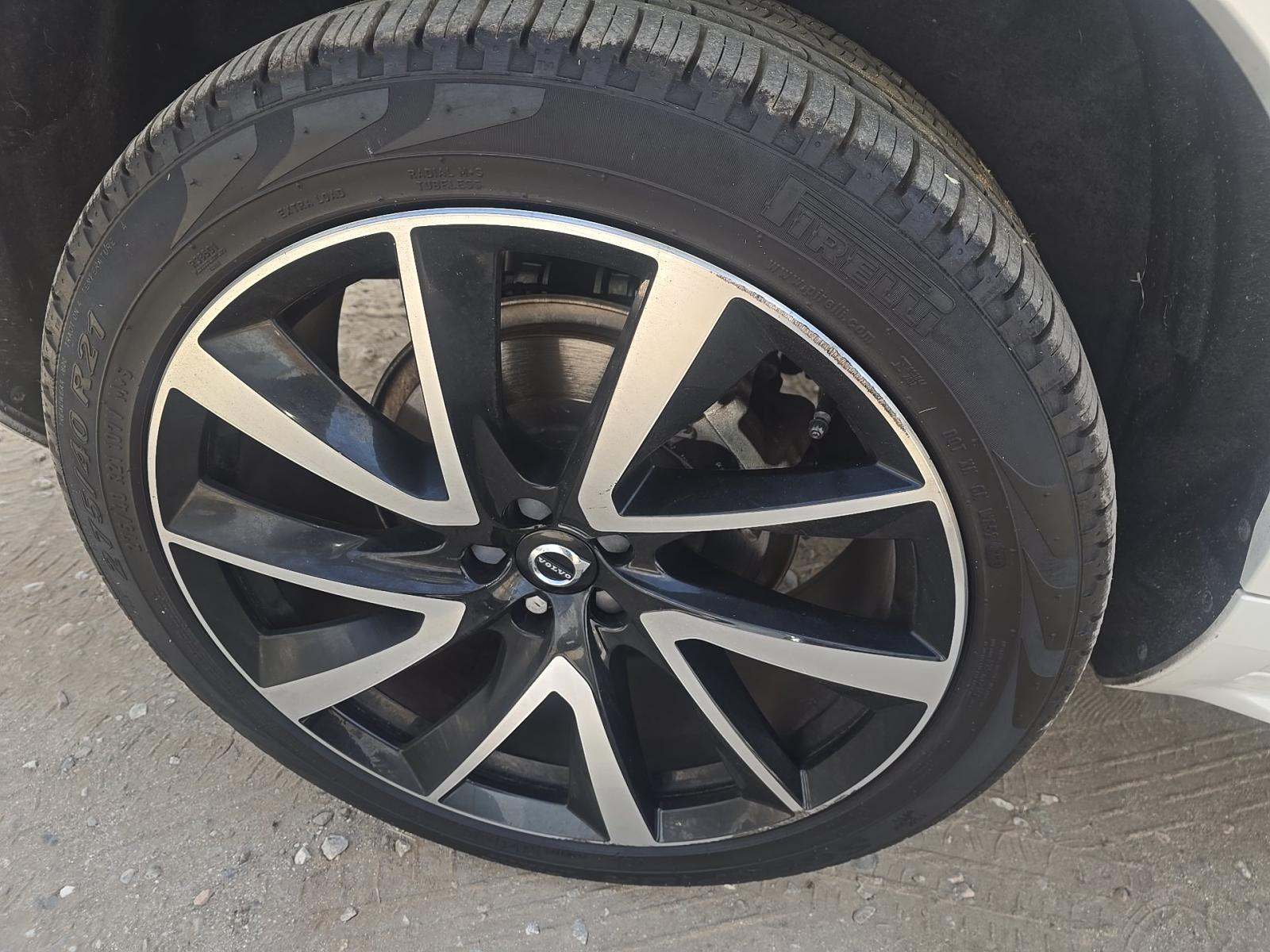2020 Volvo XC90 T6 Momentum AWD