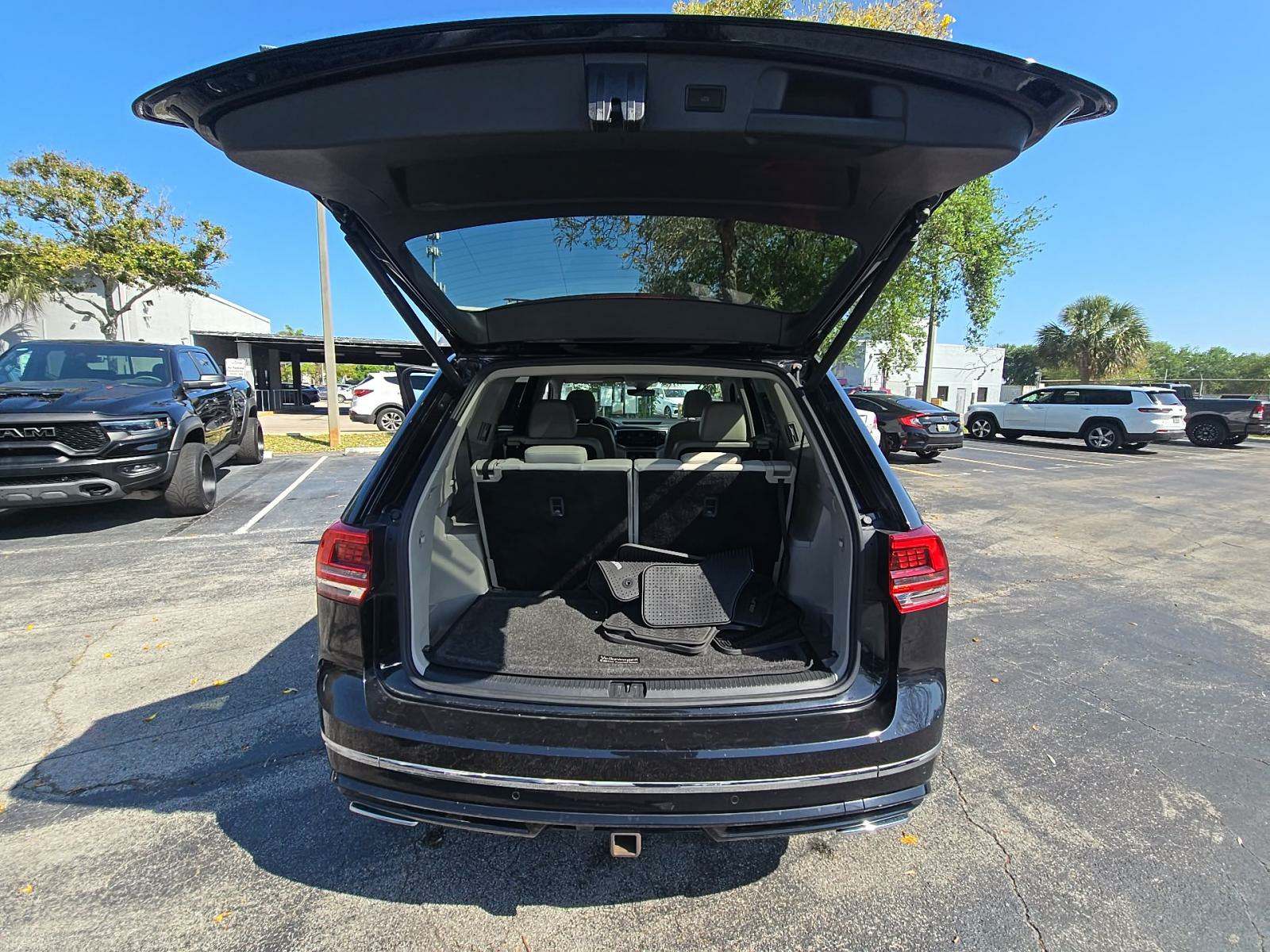 2019 Volkswagen Atlas 3.6L SEL R-Line AWD