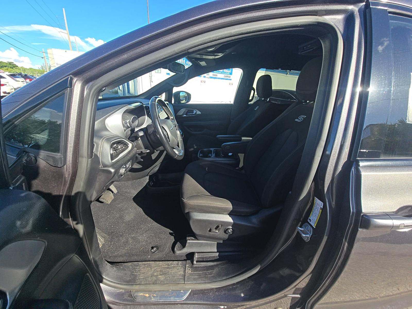 2021 Chrysler Pacifica Touring FWD