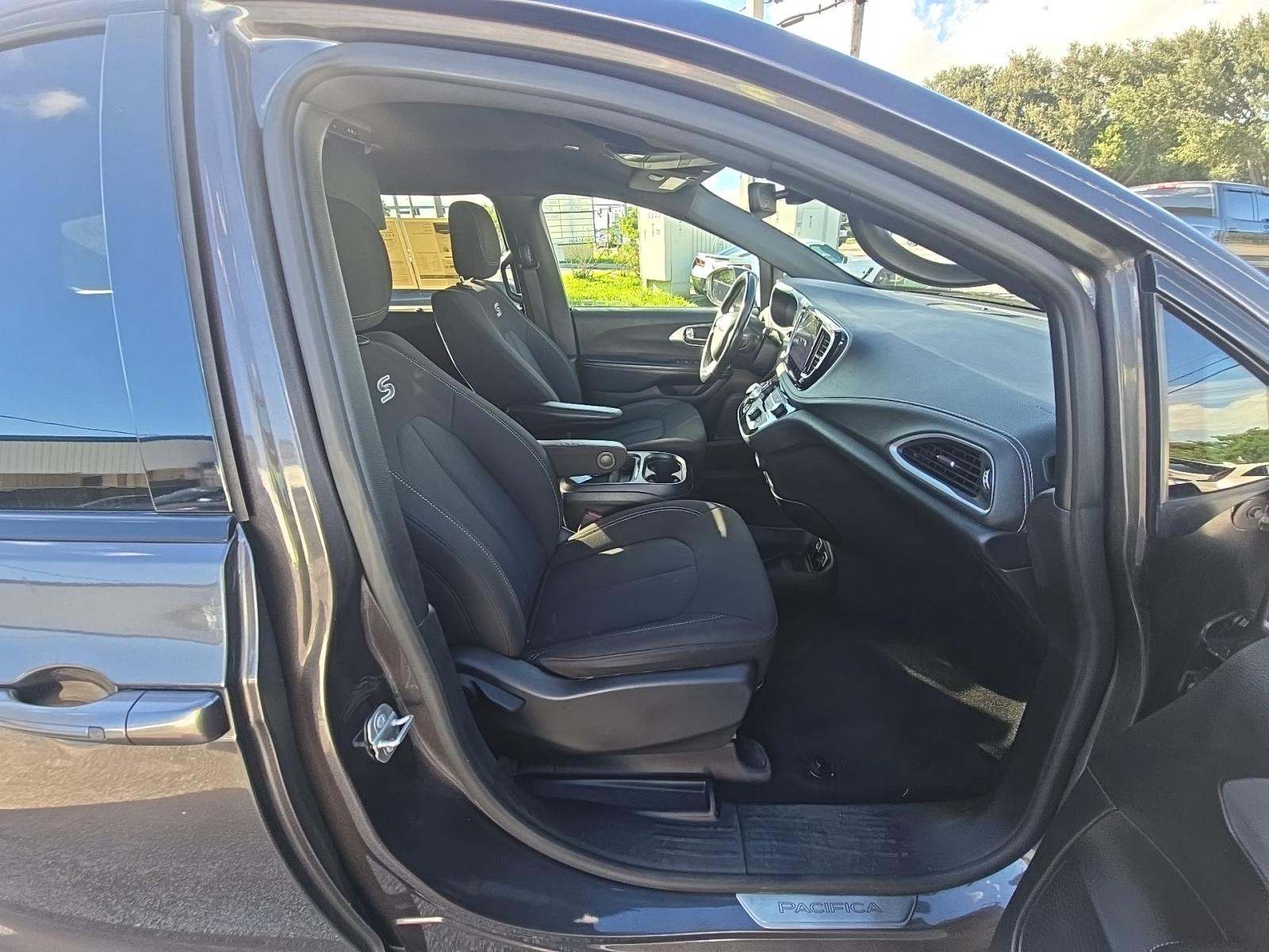 2021 Chrysler Pacifica Touring FWD