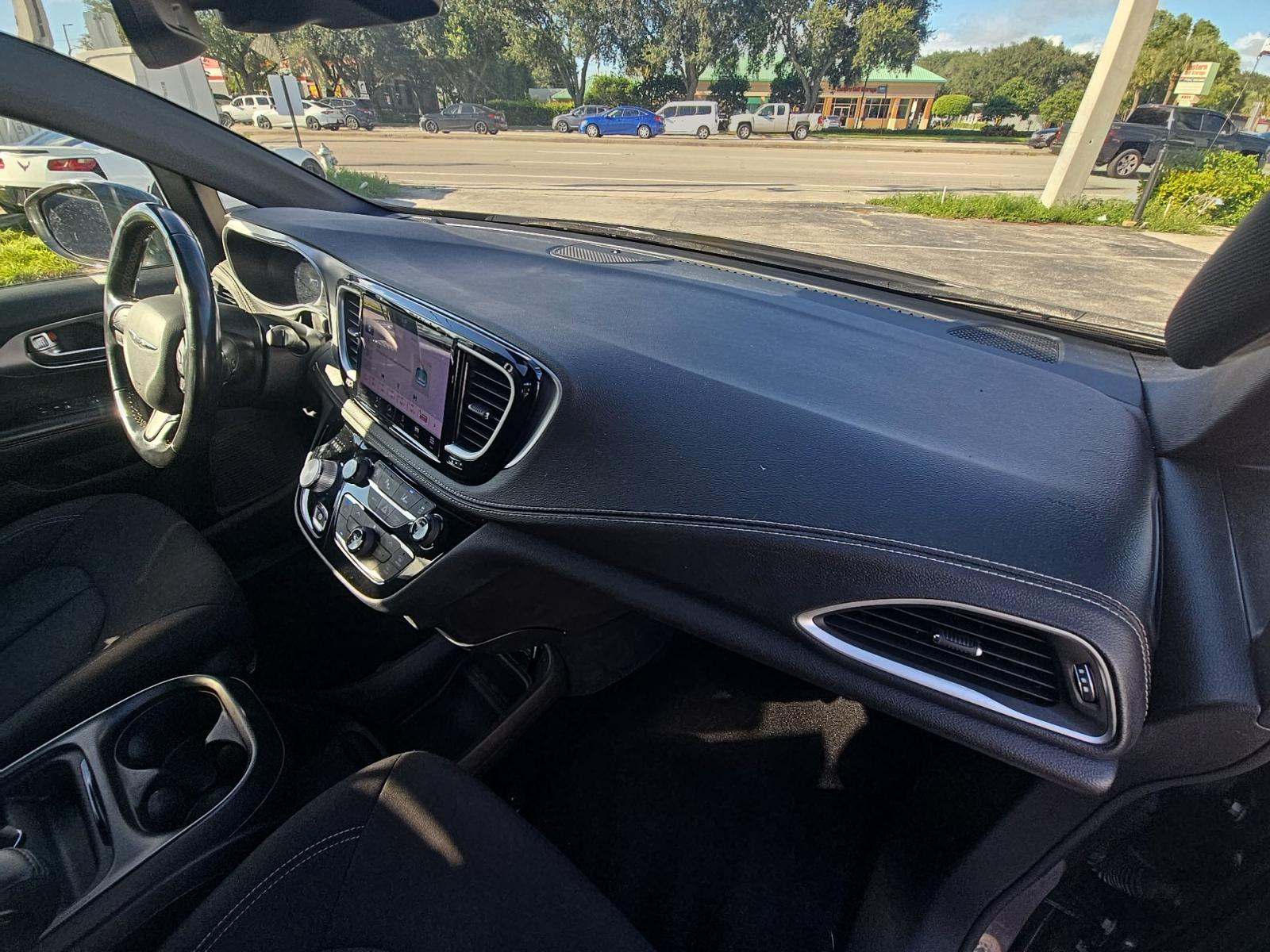 2021 Chrysler Pacifica Touring FWD