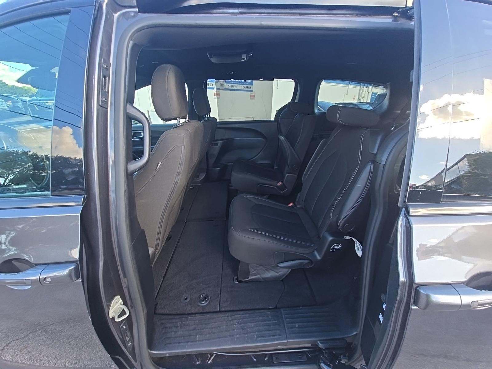 2021 Chrysler Pacifica Touring FWD