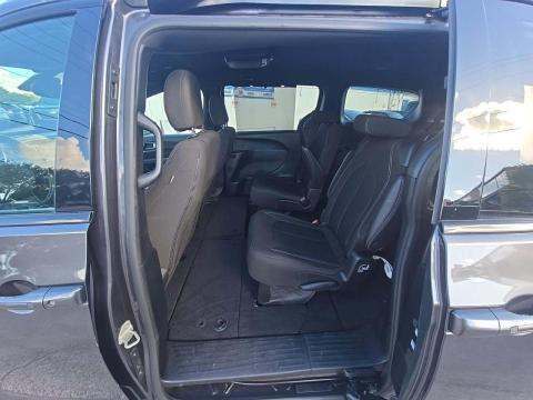 2021 Chrysler Pacifica Touring FWD