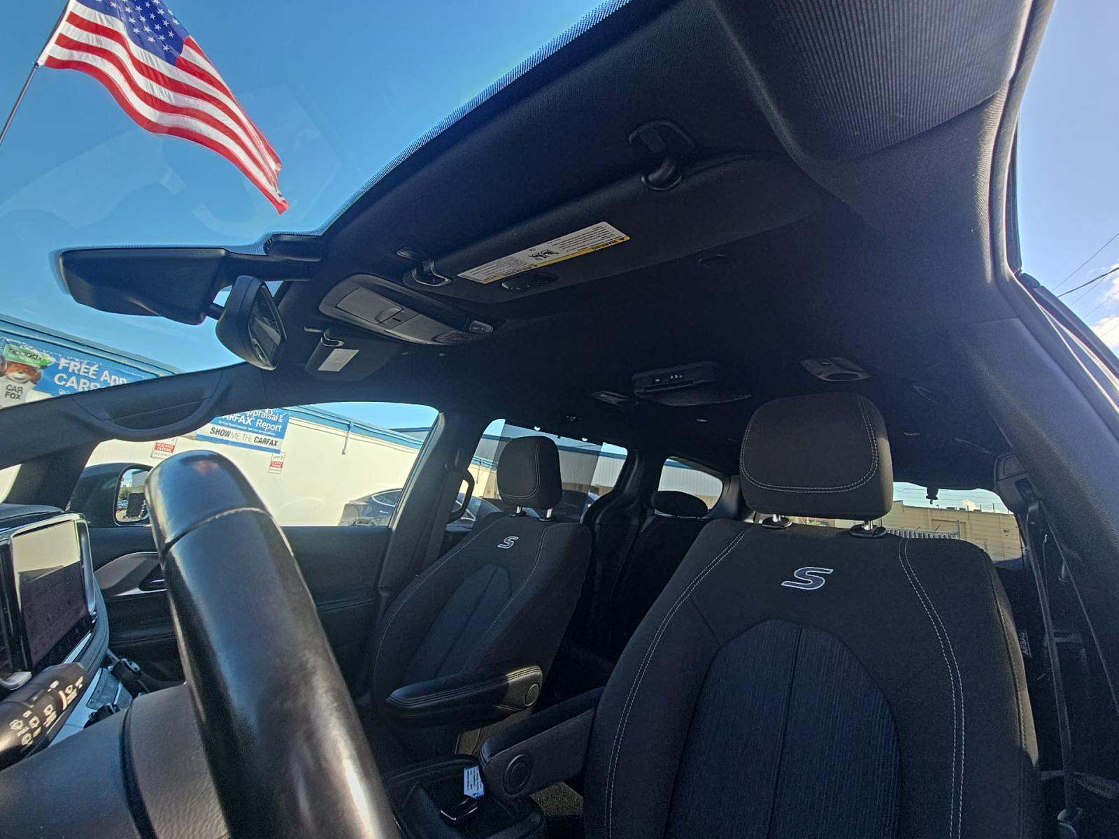 2021 Chrysler Pacifica Touring FWD