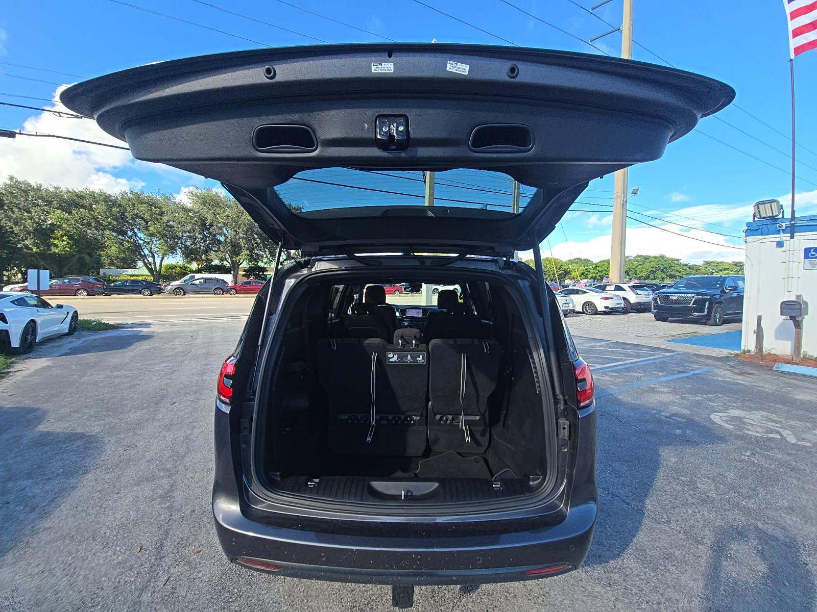 2021 Chrysler Pacifica Touring FWD