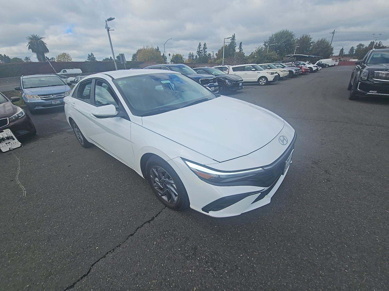 2024 Hyundai Elantra SEL FWD