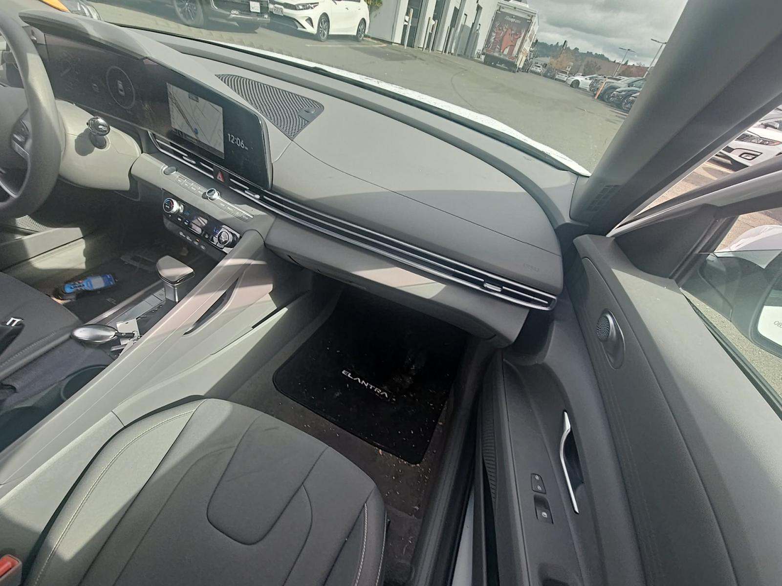 2024 Hyundai Elantra SEL FWD