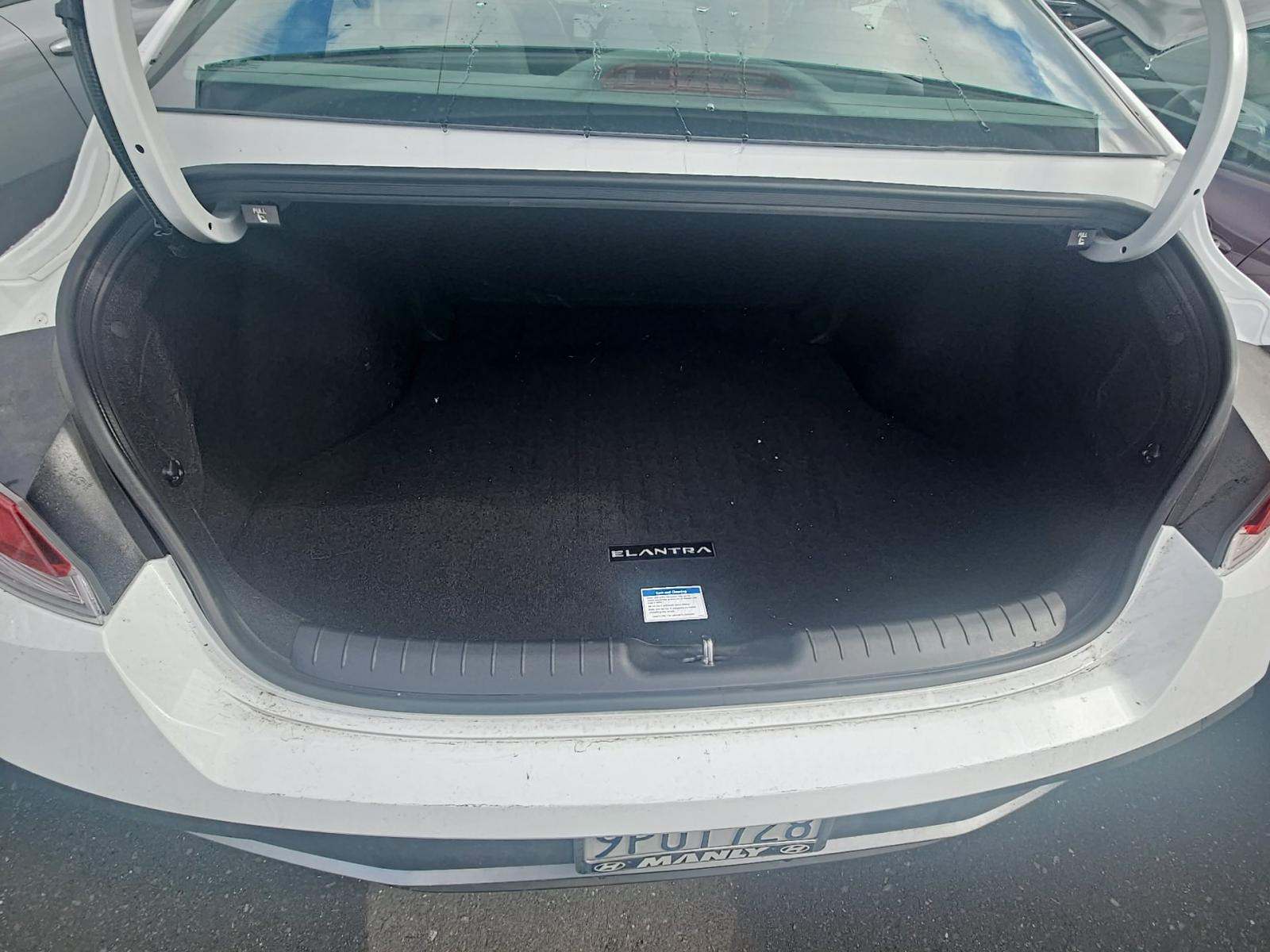 2024 Hyundai Elantra SEL FWD