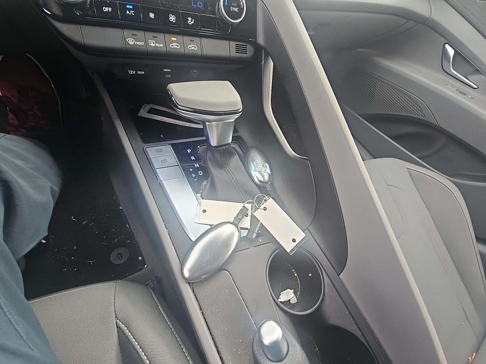 2024 Hyundai Elantra SEL FWD