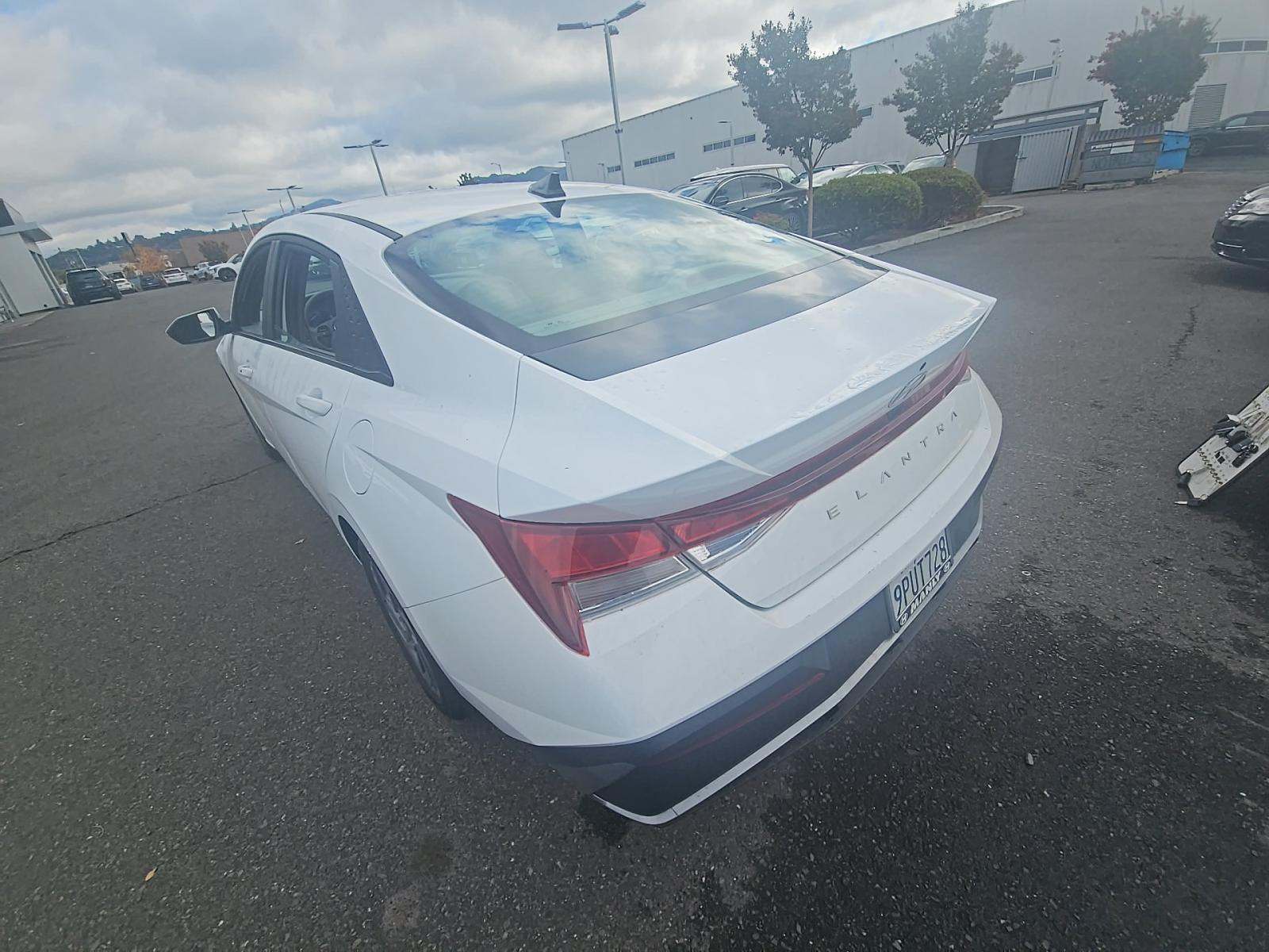 2024 Hyundai Elantra SEL FWD