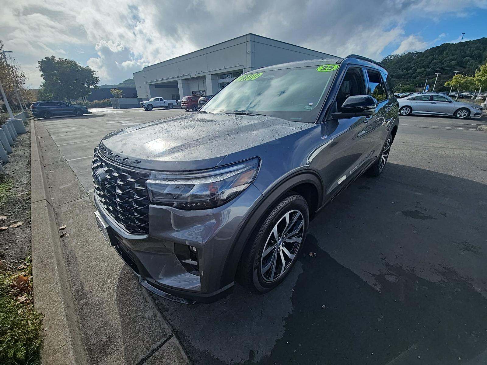 2025 Ford Explorer ST-Line AWD