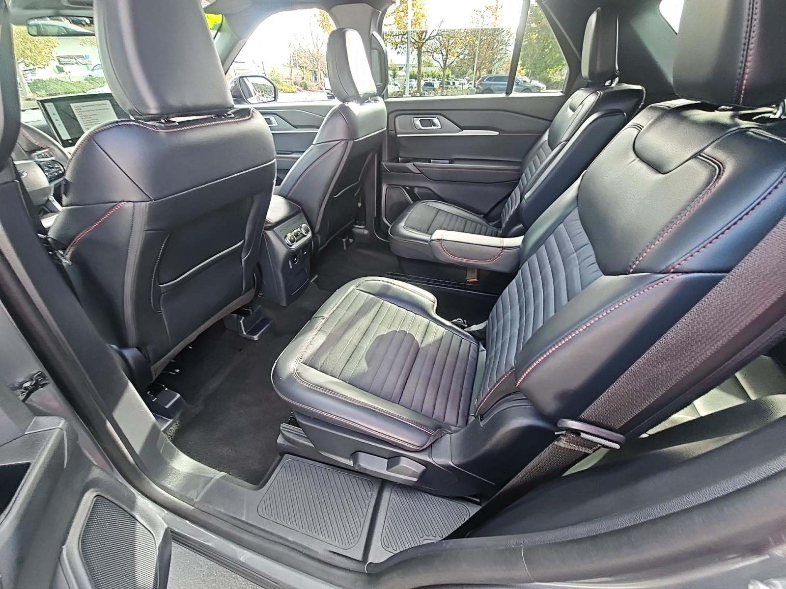 2025 Ford Explorer ST-Line AWD