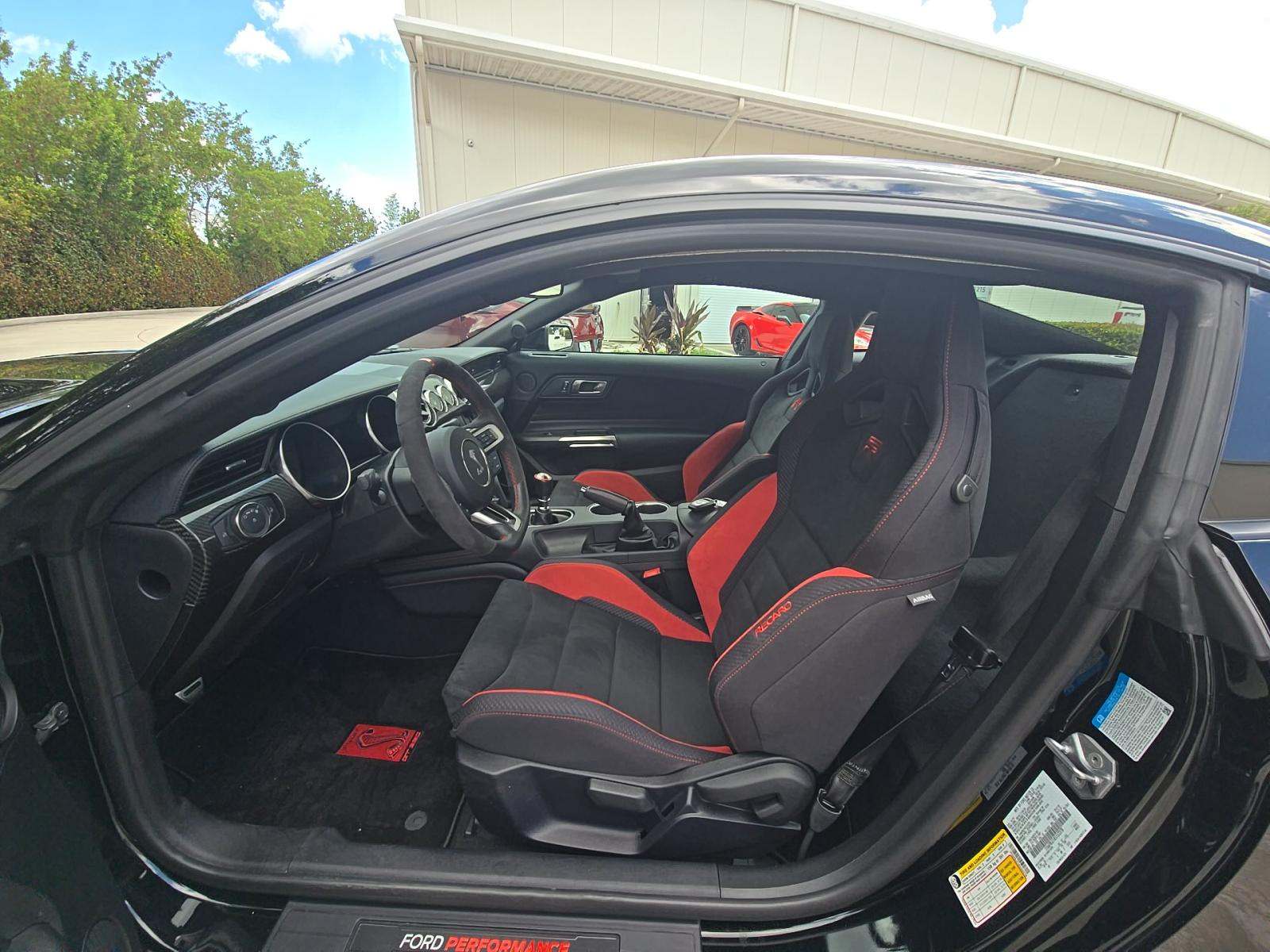 FORD MUSTANG - 2