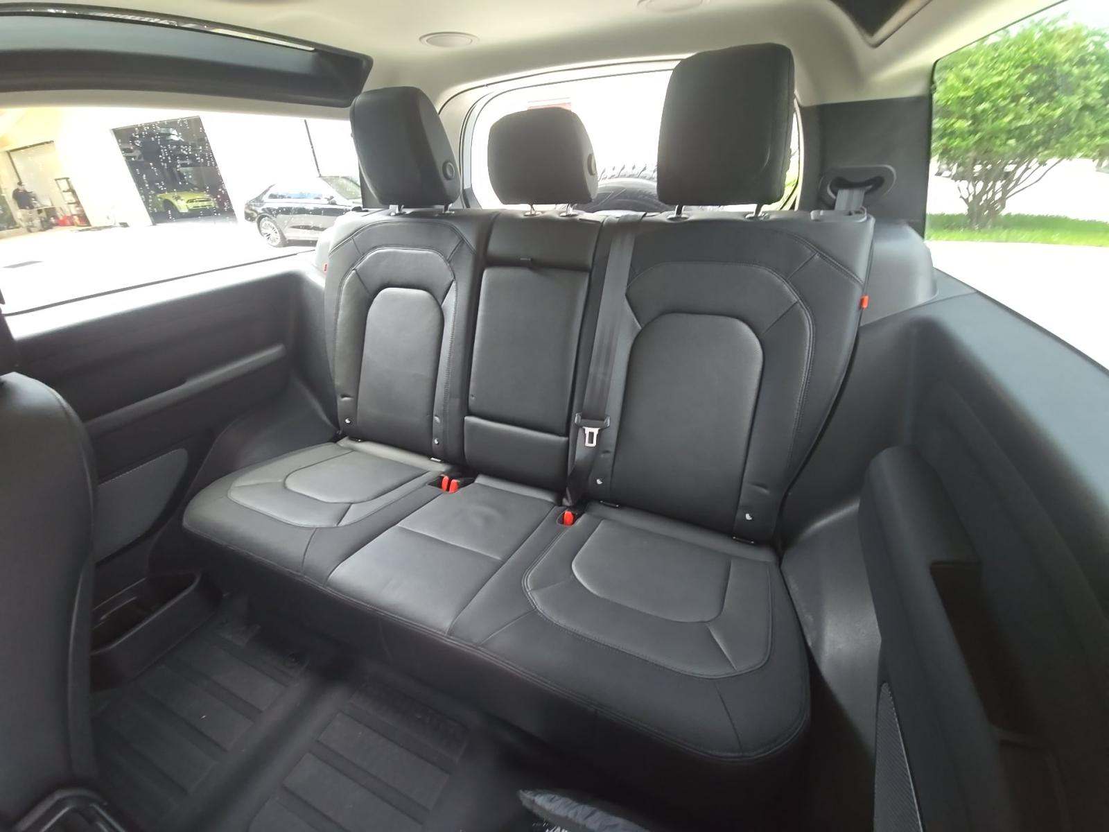 2023 Land Rover Defender 90 X-Dynamic SE AWD
