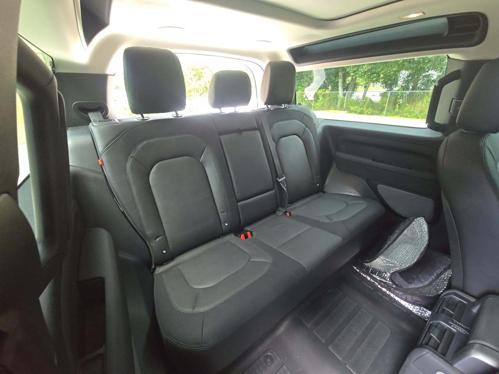2023 Land Rover Defender 90 X-Dynamic SE AWD