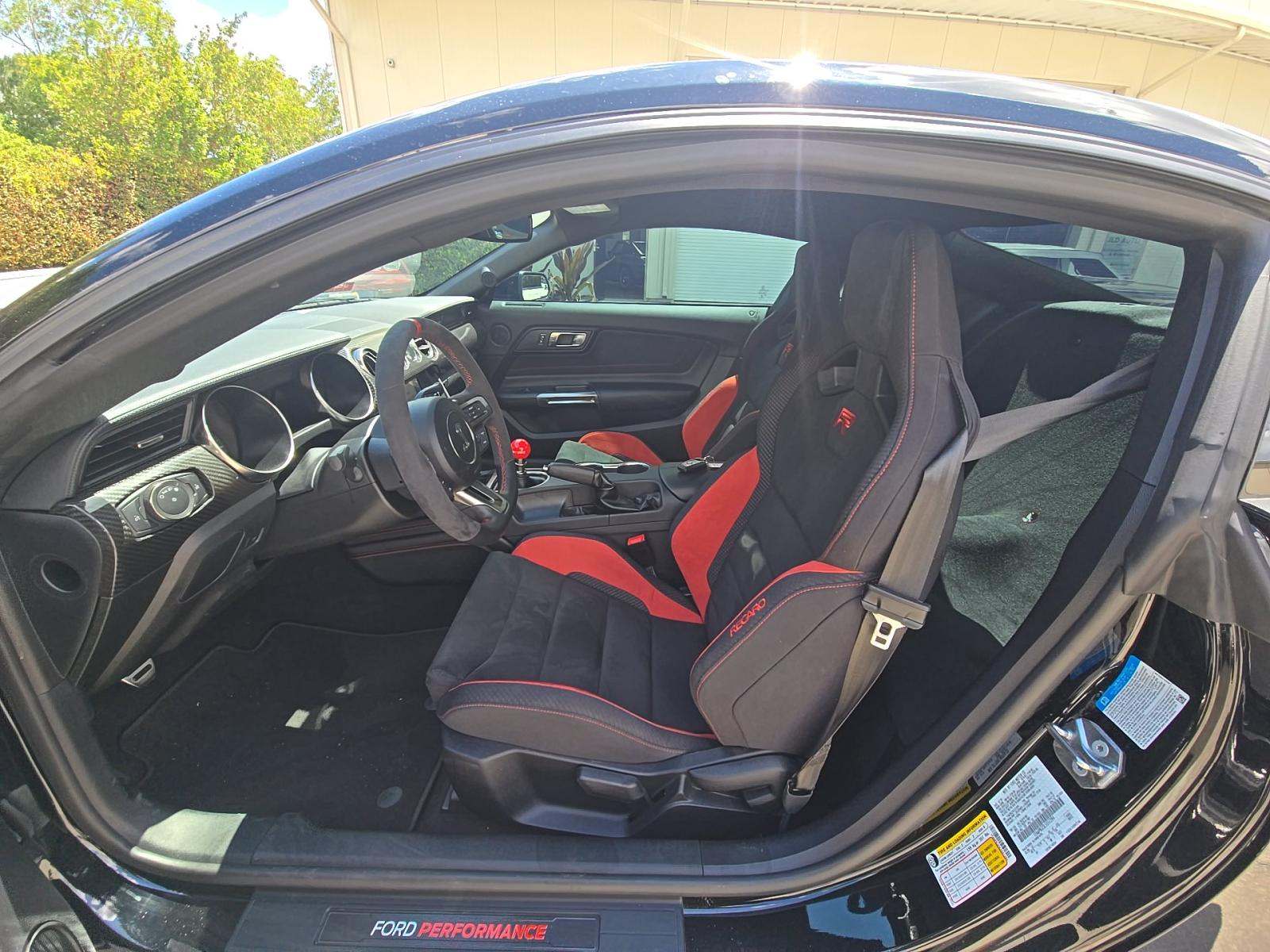 FORD MUSTANG - 2