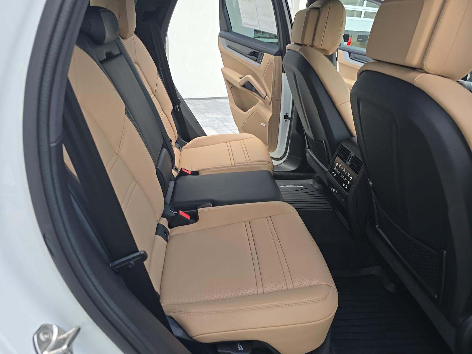 2024 Porsche Cayenne Base AWD