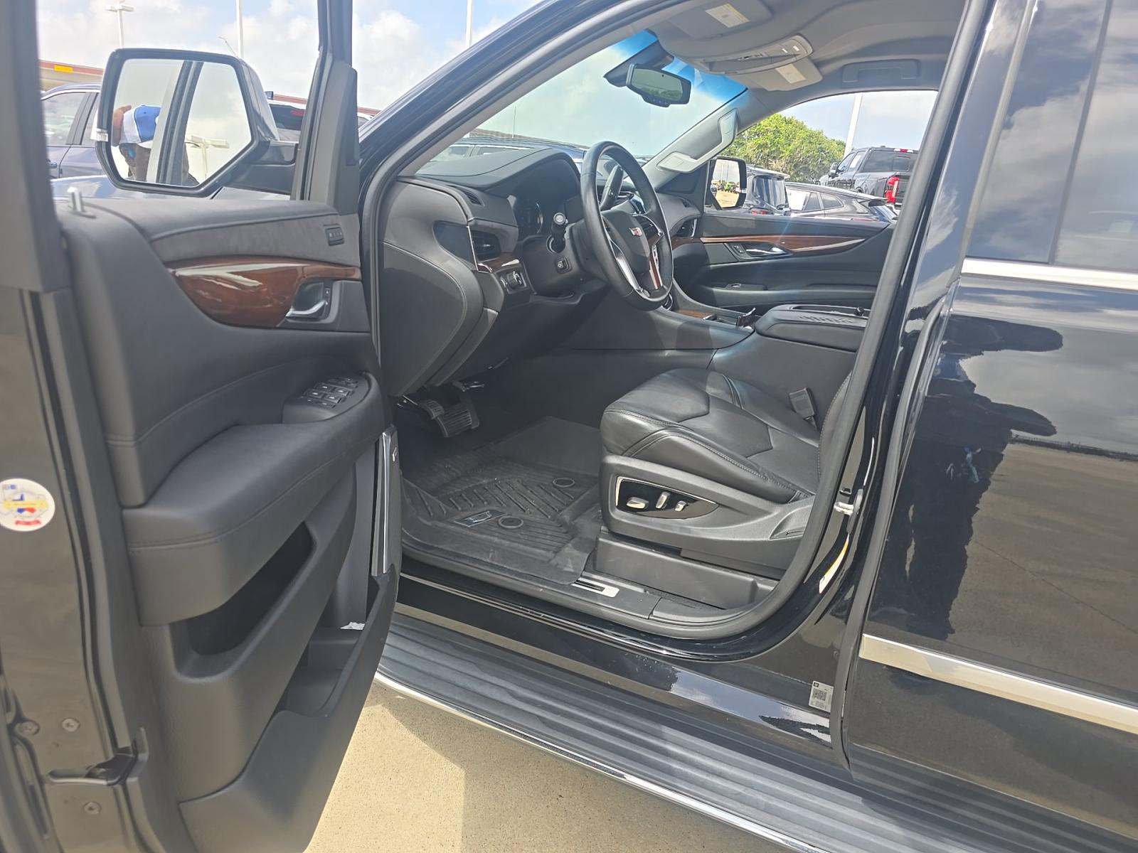 2018 Cadillac Escalade Base RWD