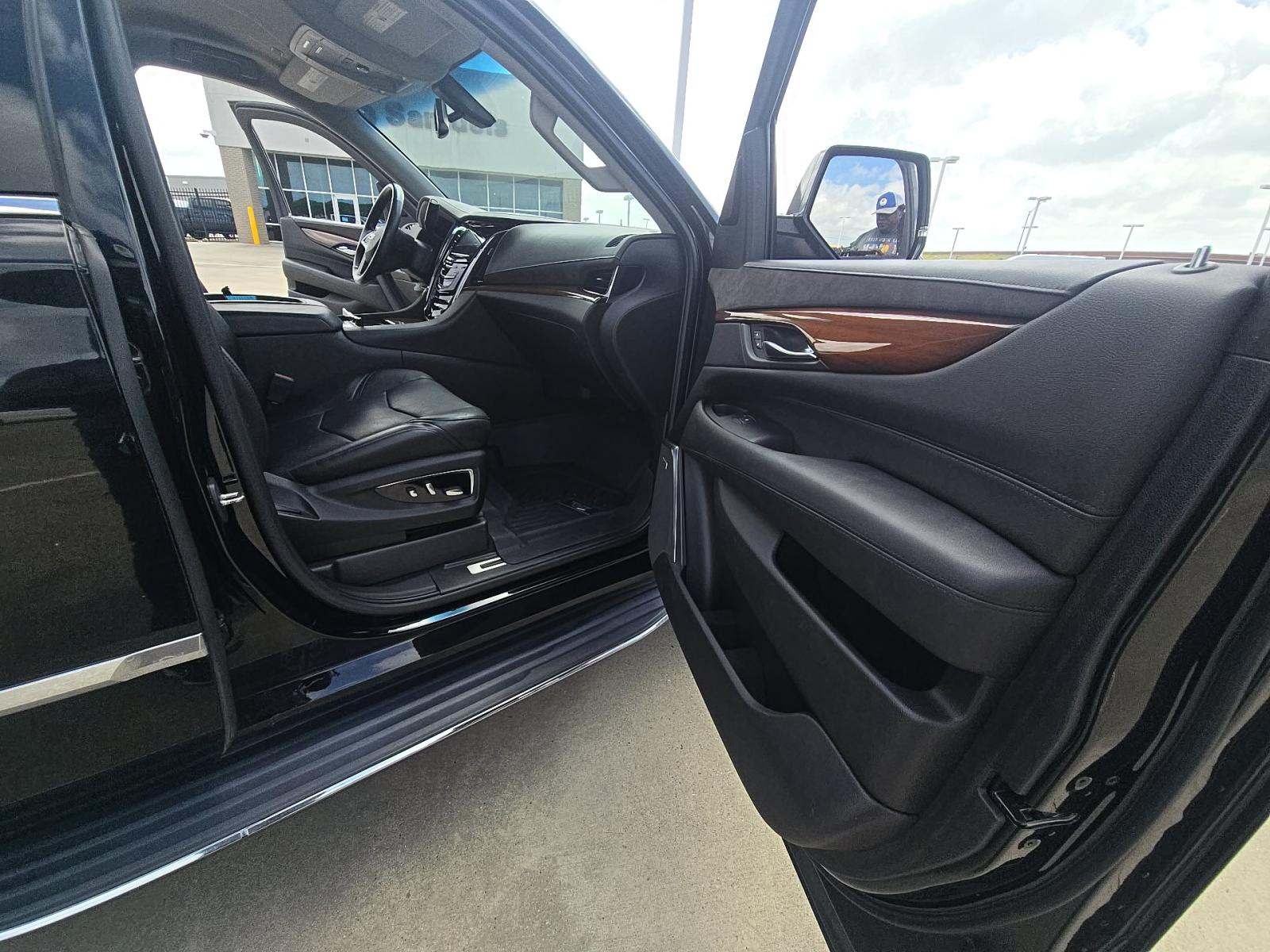 2018 Cadillac Escalade Base RWD