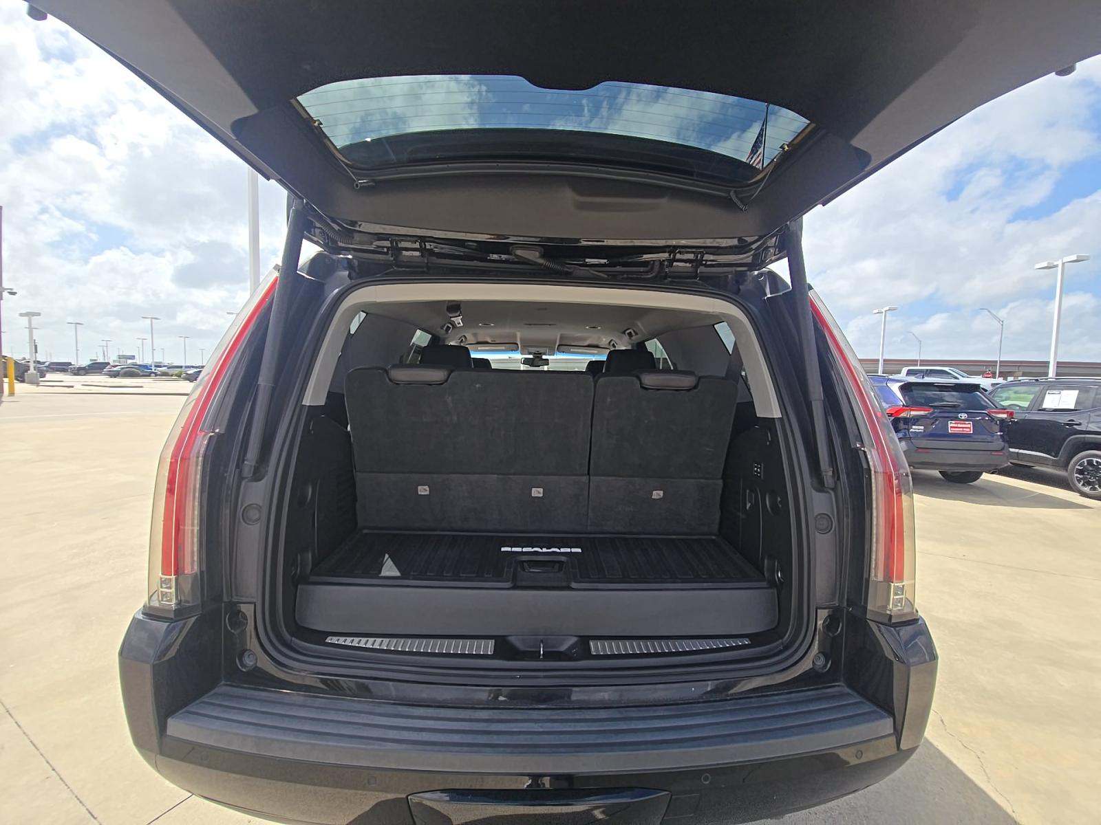 2018 Cadillac Escalade Base RWD