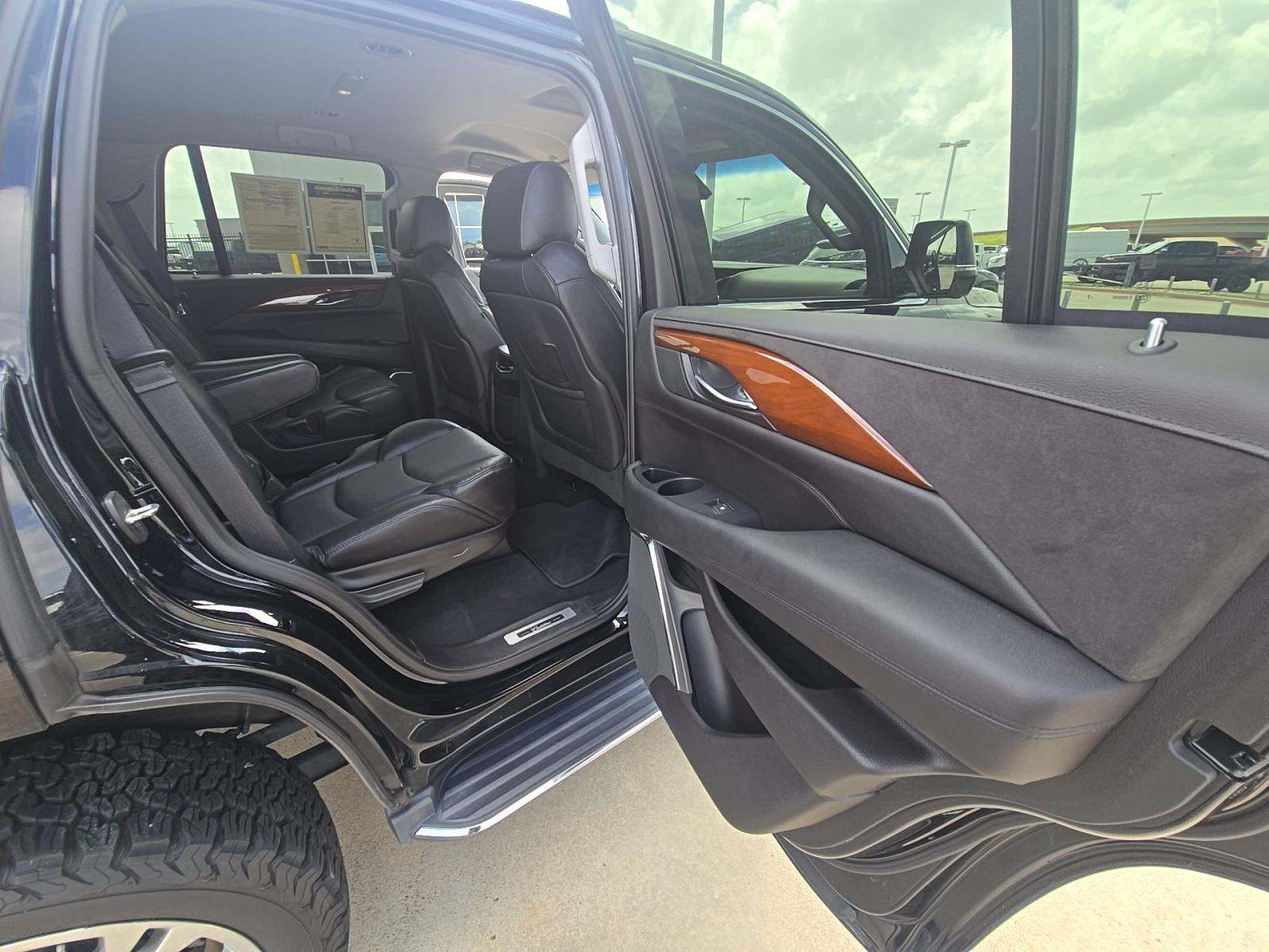 2018 Cadillac Escalade Base RWD