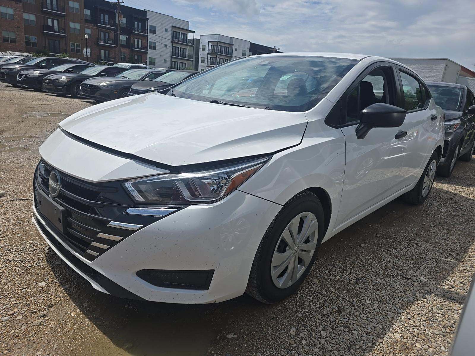 NISSAN VERSA - 1
