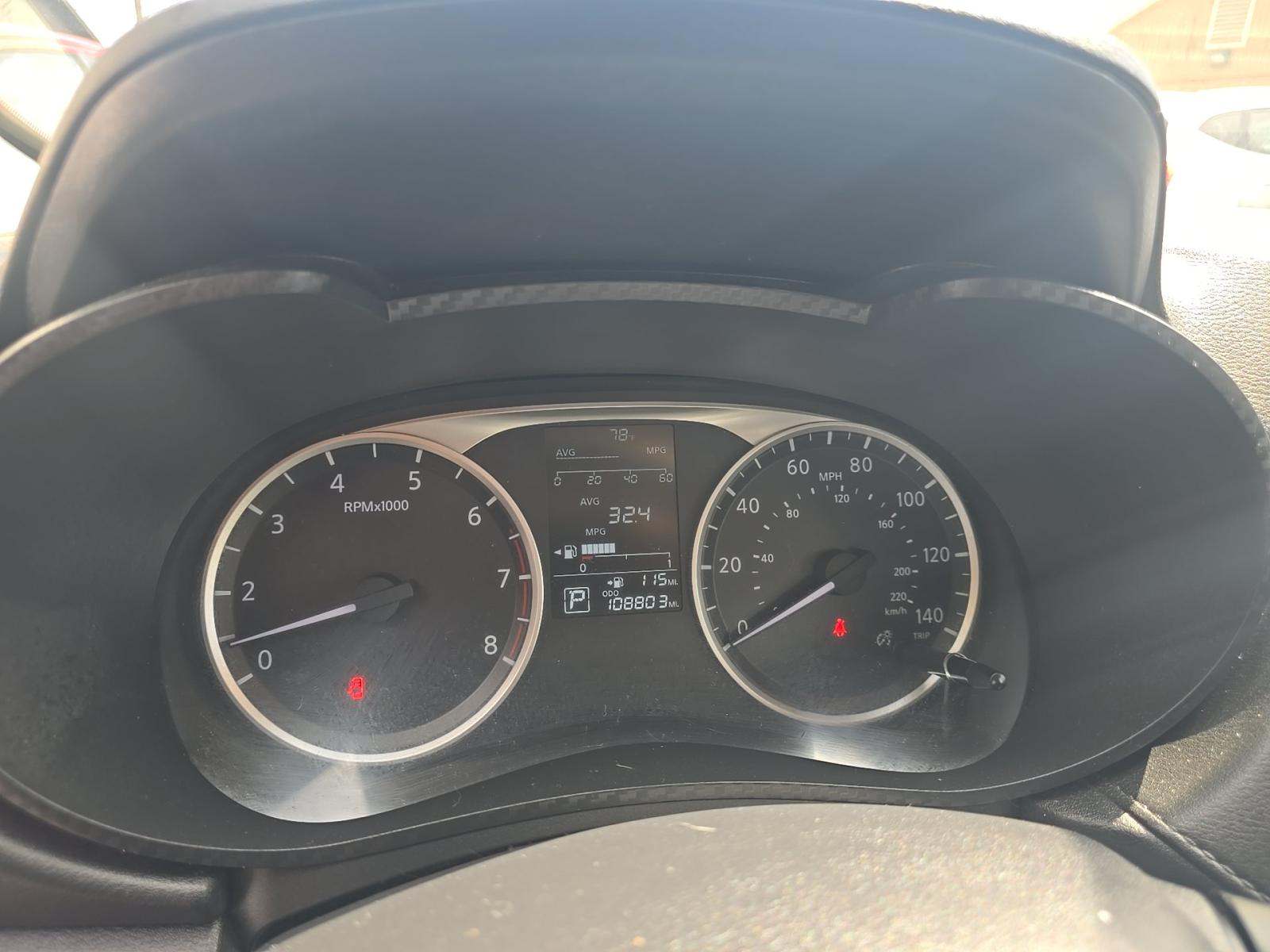 NISSAN VERSA - 9