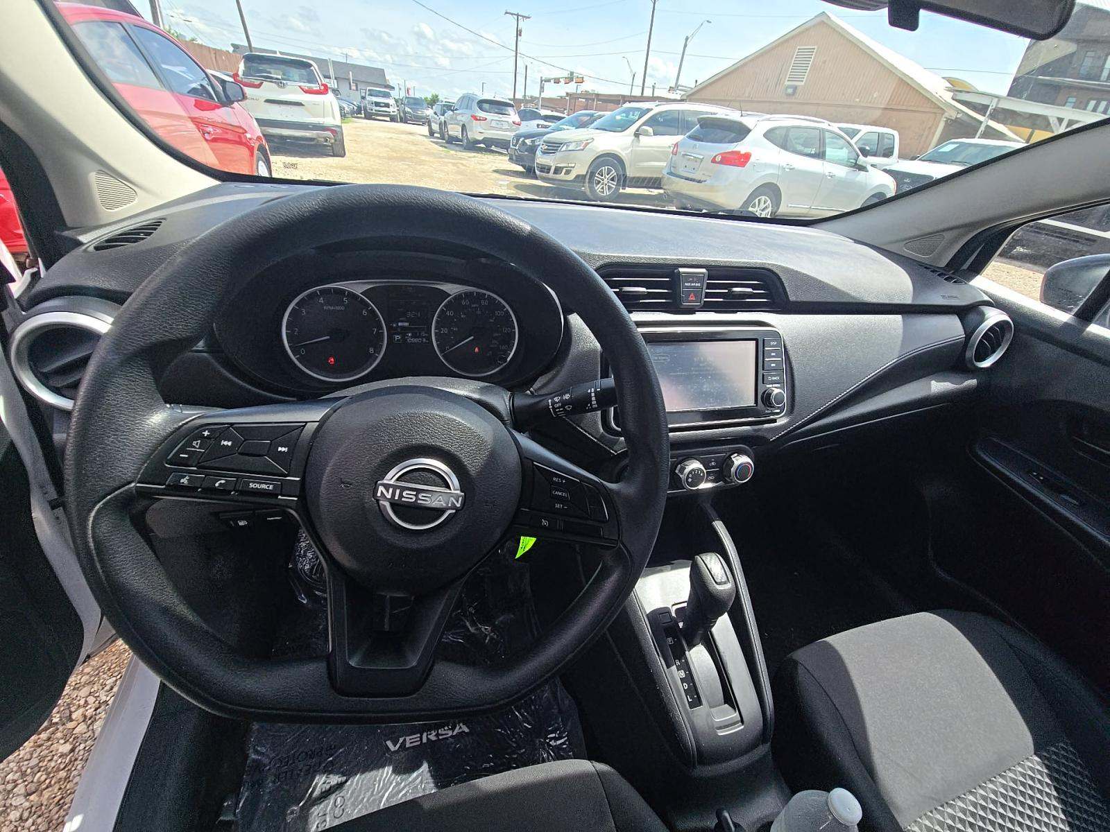 NISSAN VERSA - 10