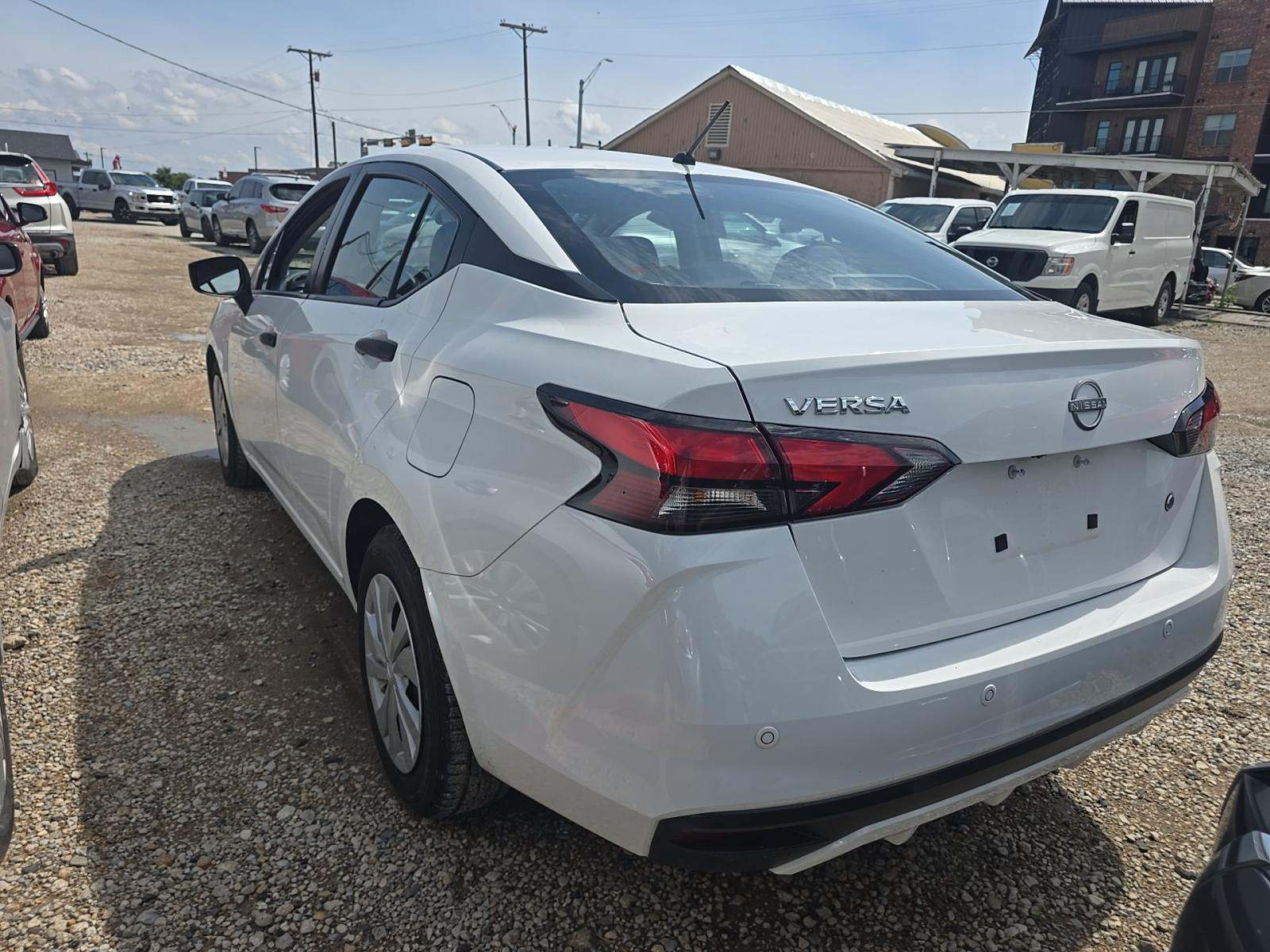 NISSAN VERSA - 2