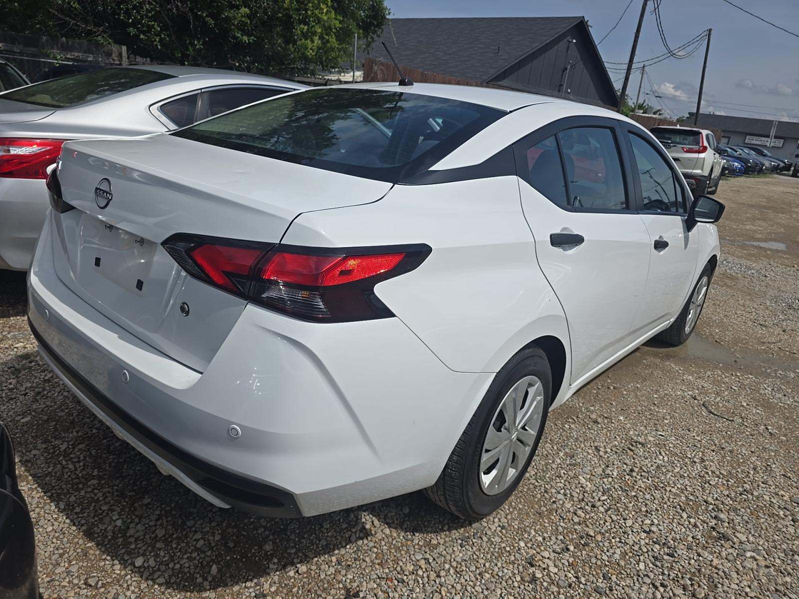 NISSAN VERSA - 3
