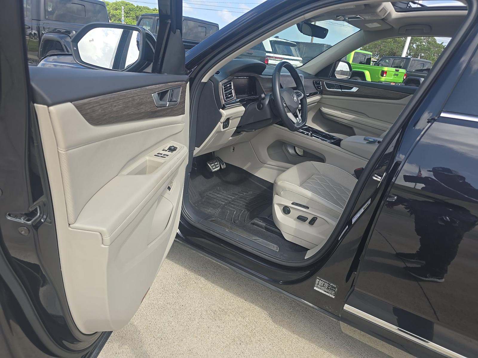2024 Volkswagen Atlas 2.0T SEL Premium R-Line AWD