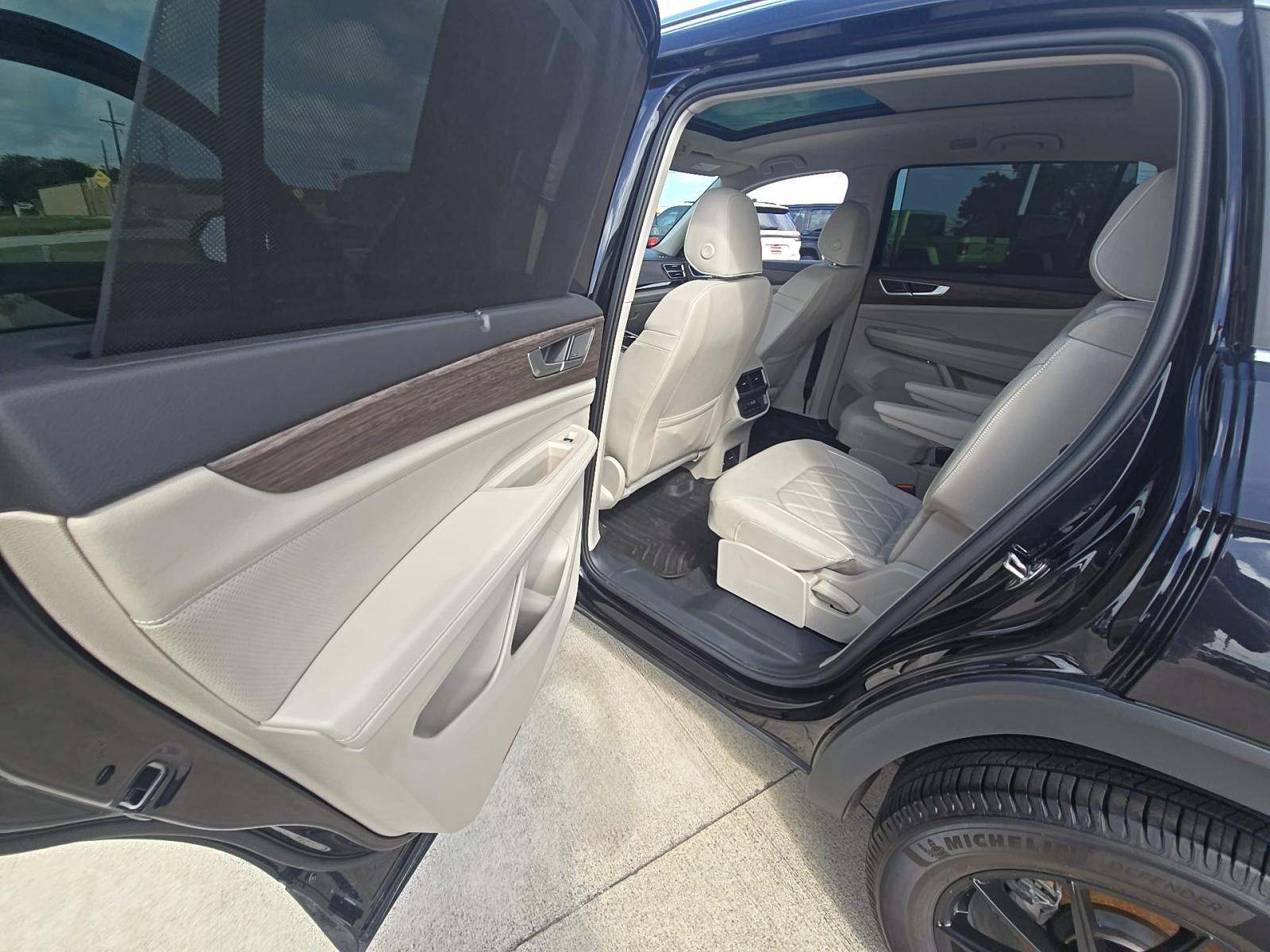 2024 Volkswagen Atlas 2.0T SEL Premium R-Line AWD