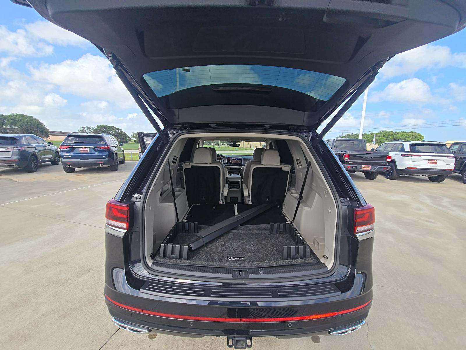 2024 Volkswagen Atlas 2.0T SEL Premium R-Line AWD