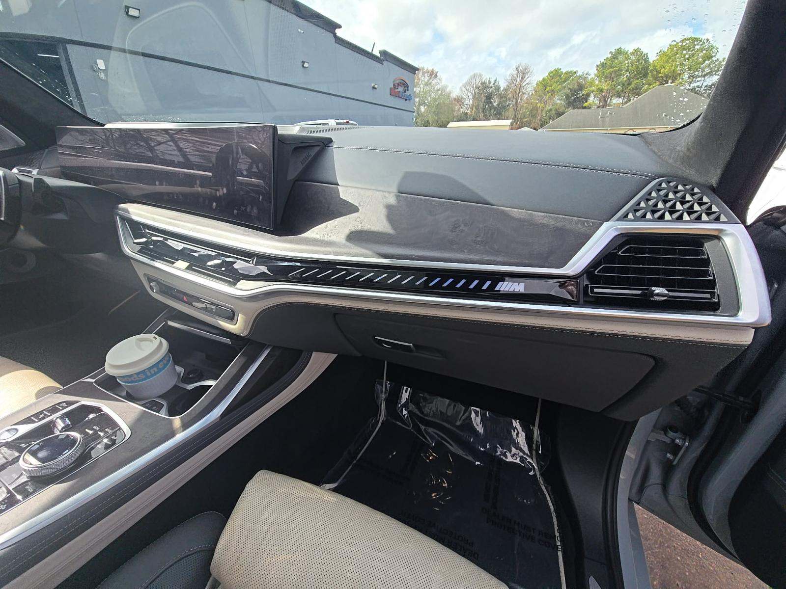 2024 BMW X7 M60i AWD