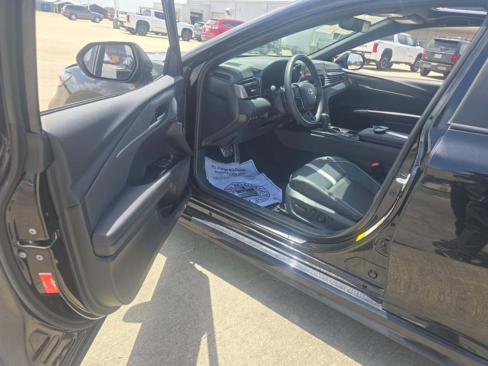 2025 Toyota Camry SE FWD