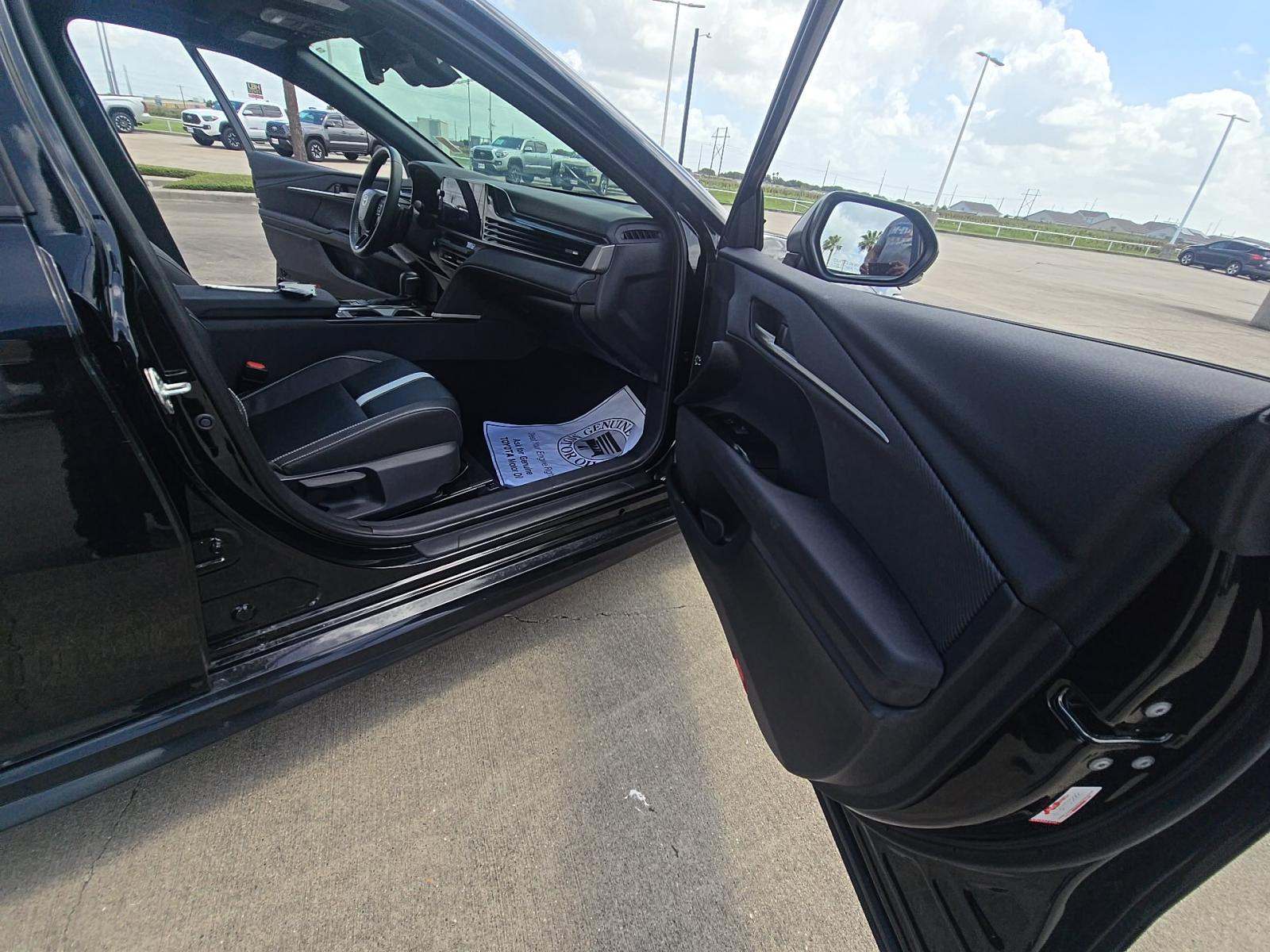 2025 Toyota Camry SE FWD