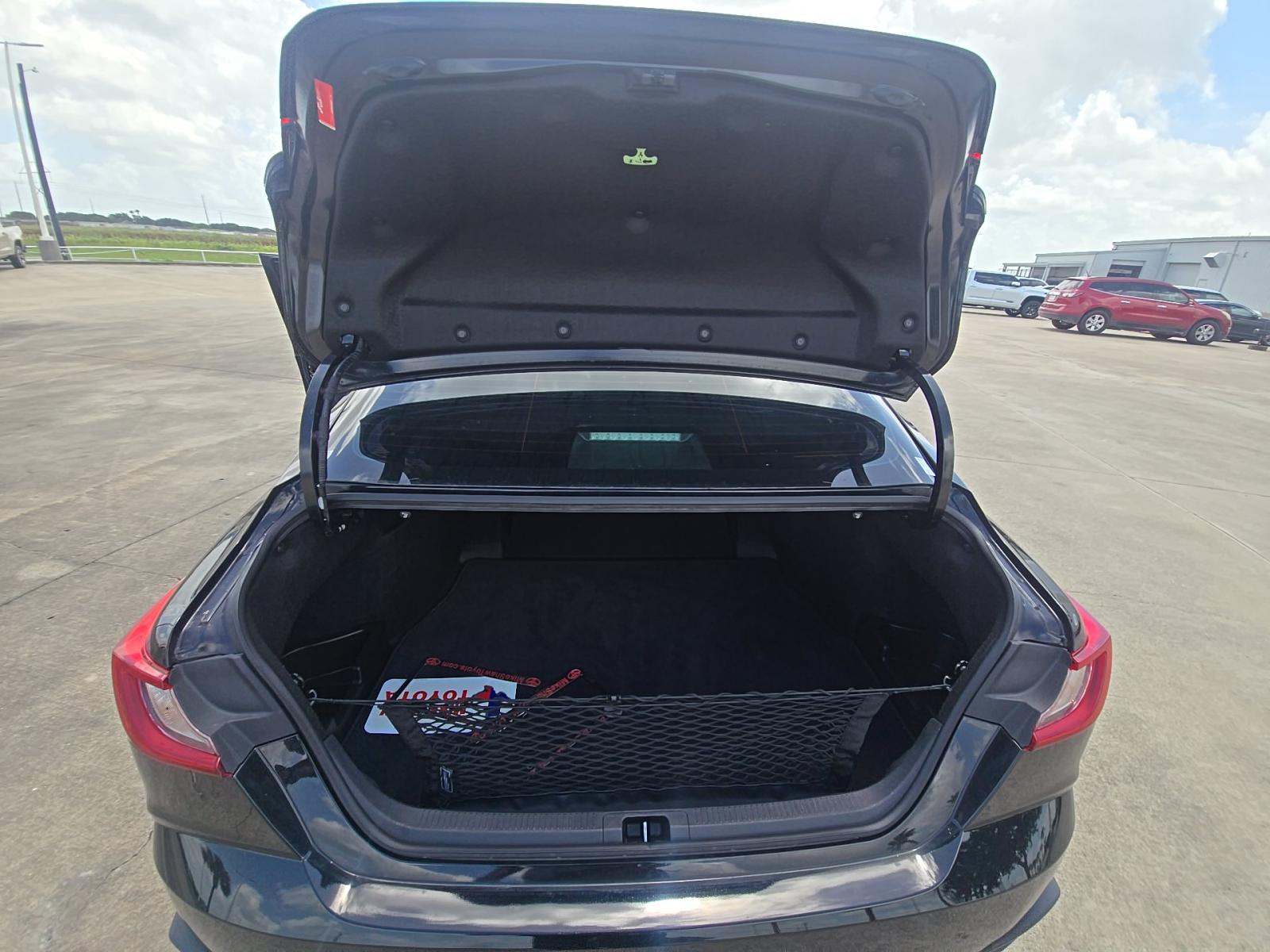 2025 Toyota Camry SE FWD