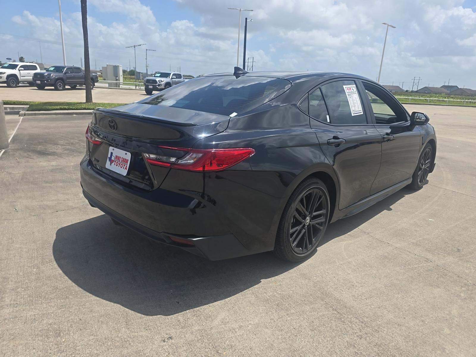 2025 Toyota Camry SE FWD