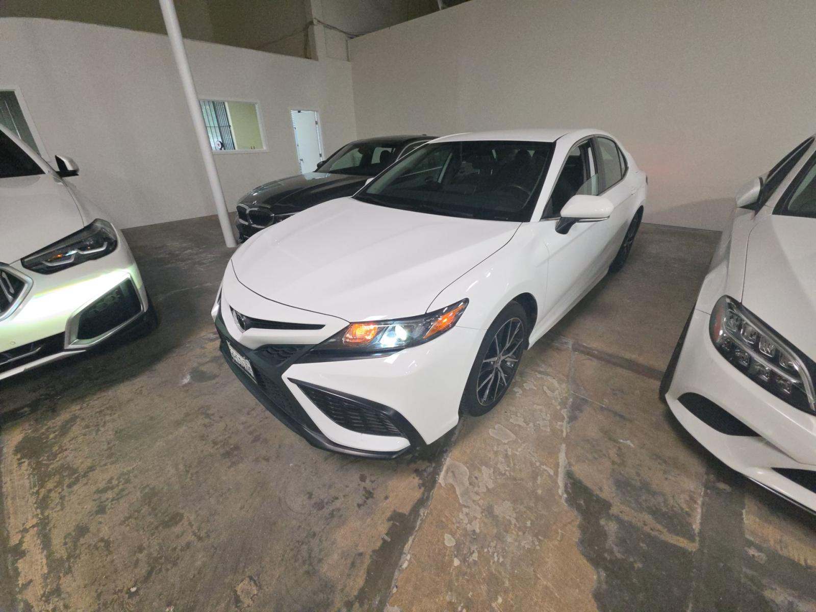 TOYOTA CAMRY - 1