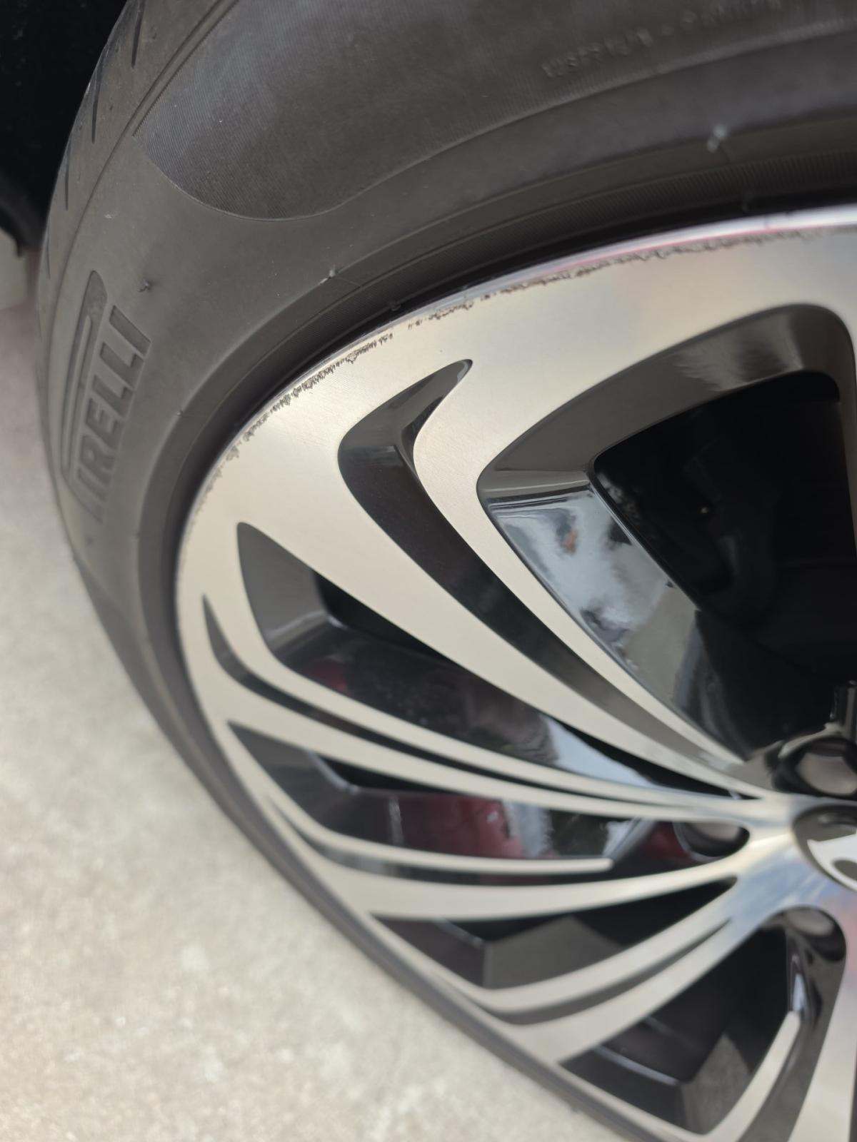 2023 Bentley Bentayga Azure AWD