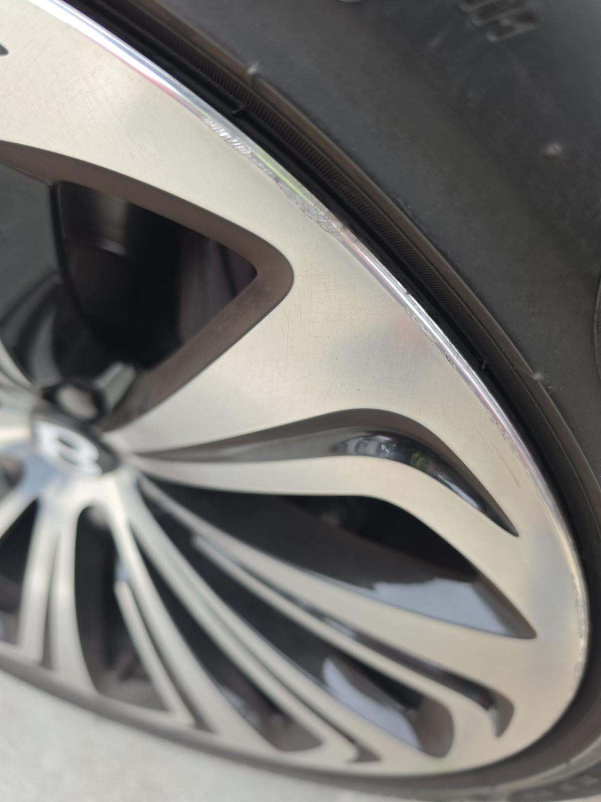2023 Bentley Bentayga Azure AWD