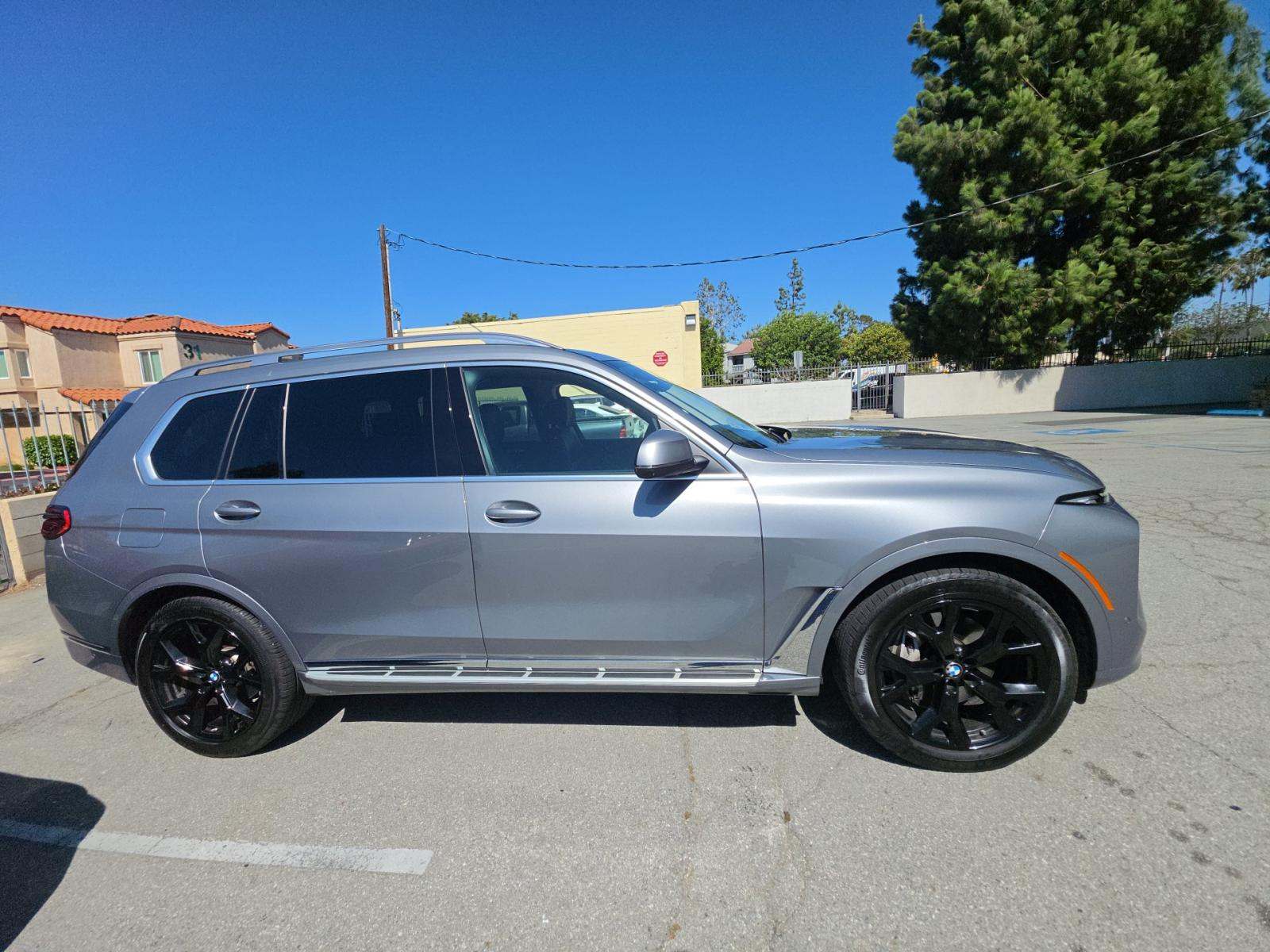2025 BMW X7 xDrive40i AWD