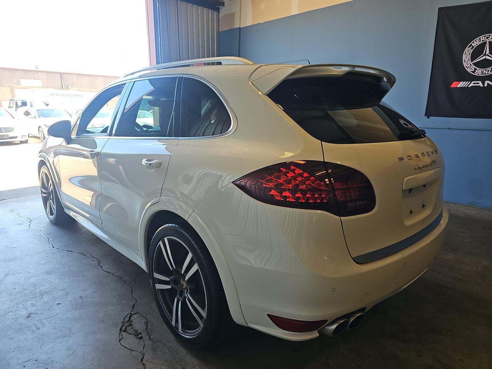PORSCHE CAYENNE - 4