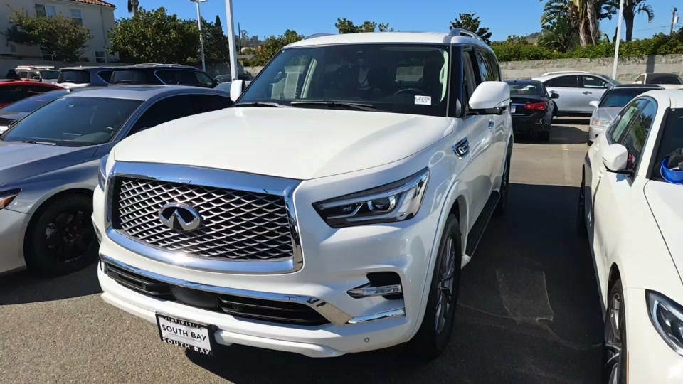 2023 INFINITI QX80 LUXE