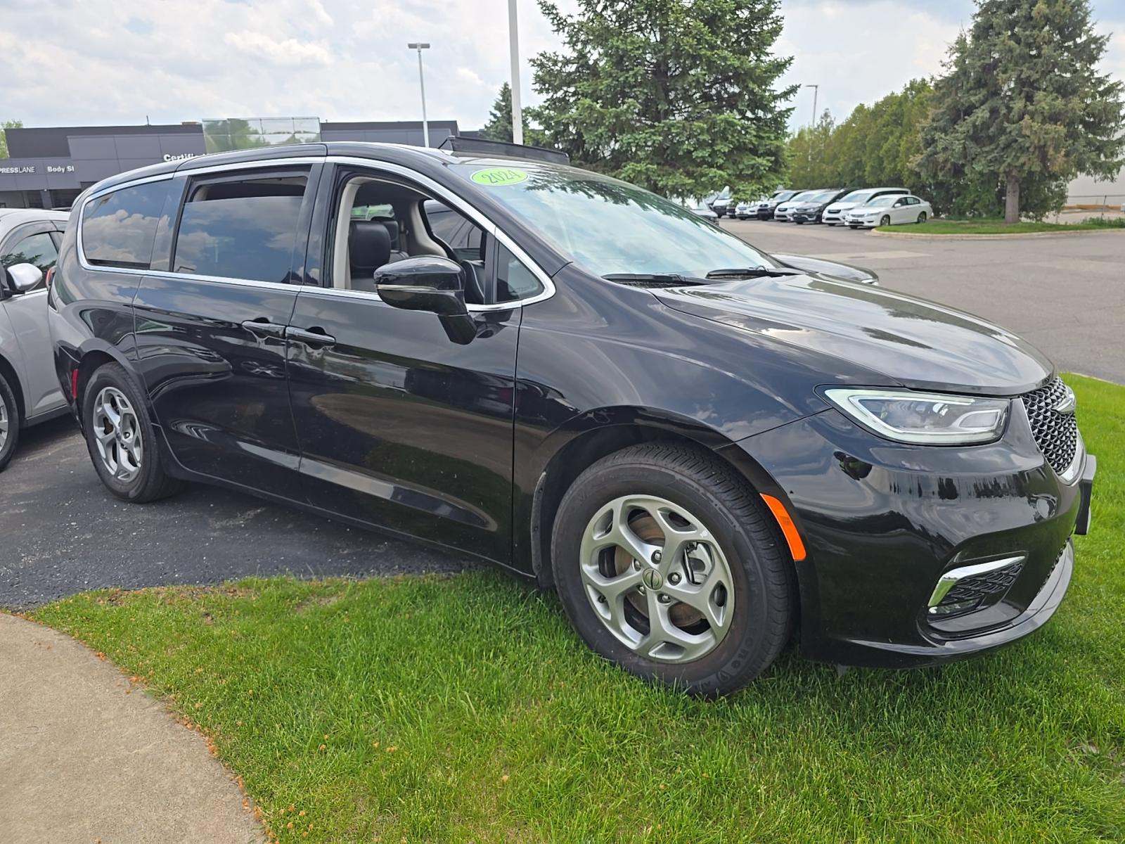 2024 Chrysler Pacifica Limited FWD