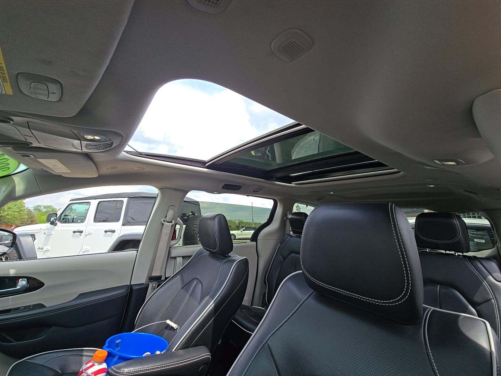 2024 Chrysler Pacifica Limited FWD