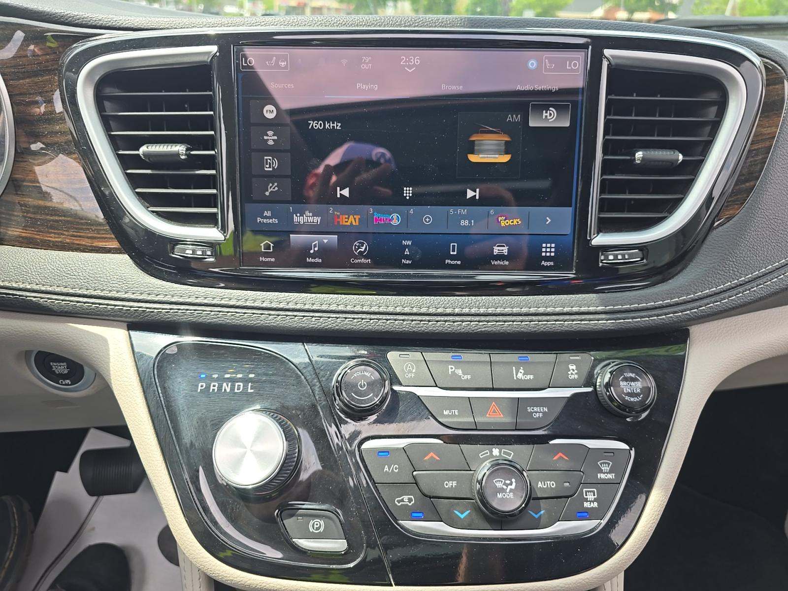 2024 Chrysler Pacifica Limited FWD