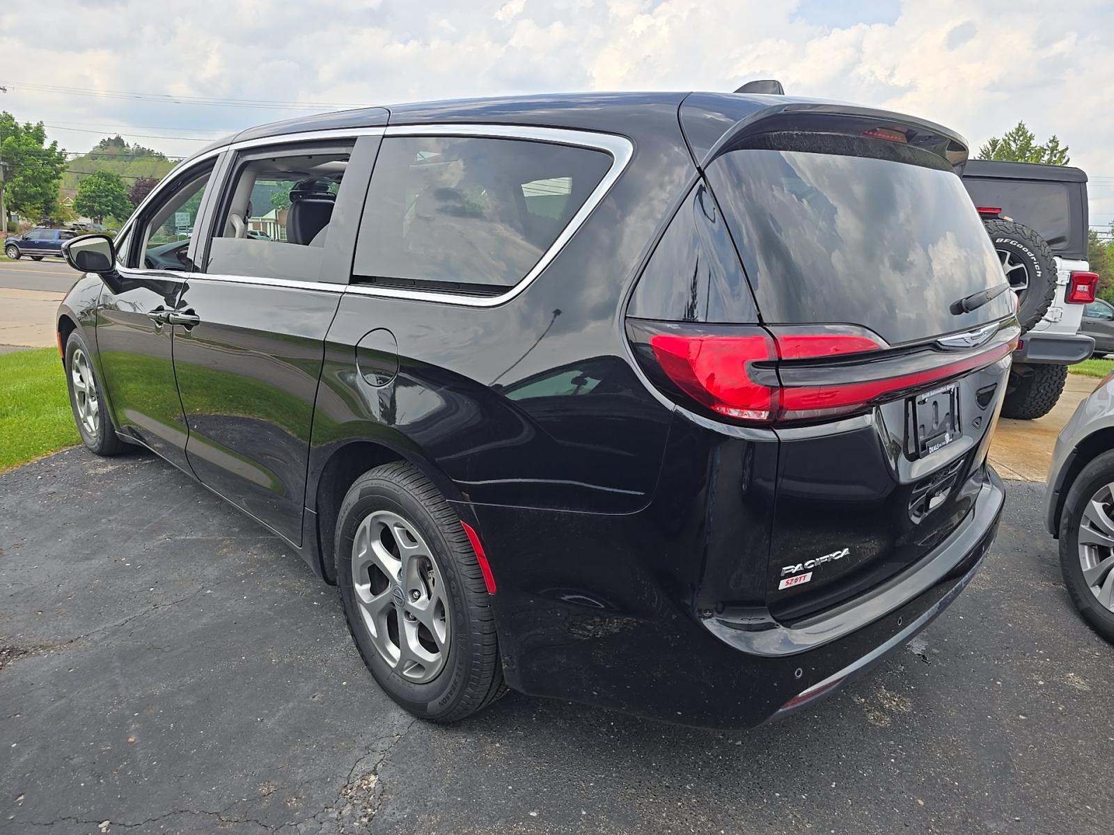 2024 Chrysler Pacifica Limited FWD